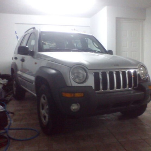 Jeep SUV μεταχειρισμένο, βενζίνη, αυτόματο, ασημί, facelift 2004 με 218 ίππους