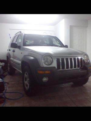 Jeep SUV μεταχειρισμένο, βενζίνη, αυτόματο, ασημί, facelift 2004 με 218 ίππους
