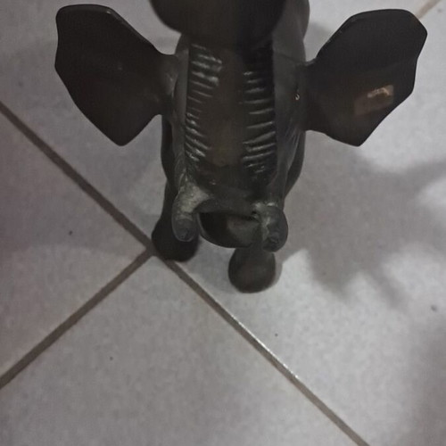Bronze elephant figurine like new
