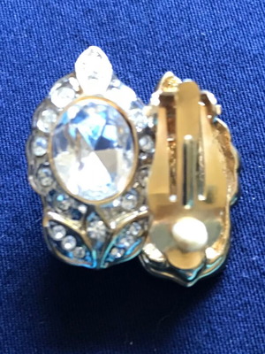 Shiny earrings with clip gold color, new