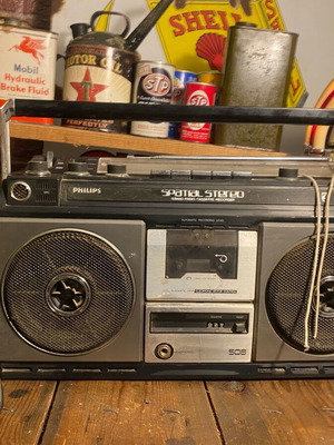 Philips Spatial Stereo 508 Boombox used with external wear