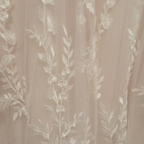 Pronovias wedding dress like new, size large, beige