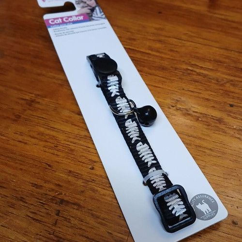 Cat collar with fish design new in packaging