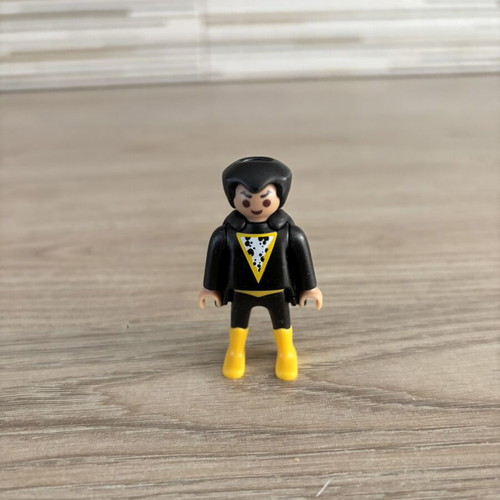 Kinder Surprise Playmobil DC Black Adam figure