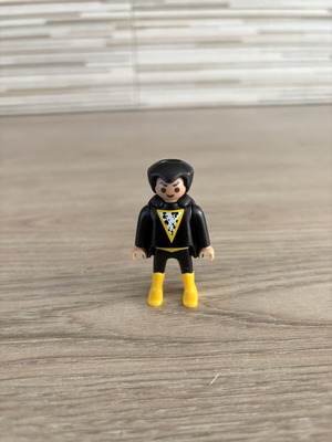 Kinder Surprise Playmobil DC Black Adam figure
