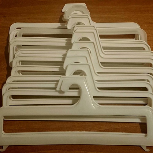 Small white hangers like new, pack of 15 pieces