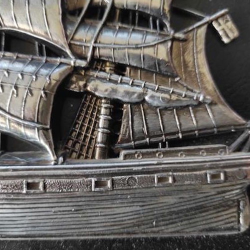 Metal ship Cliper Suecia 1860 on leather plaque like new