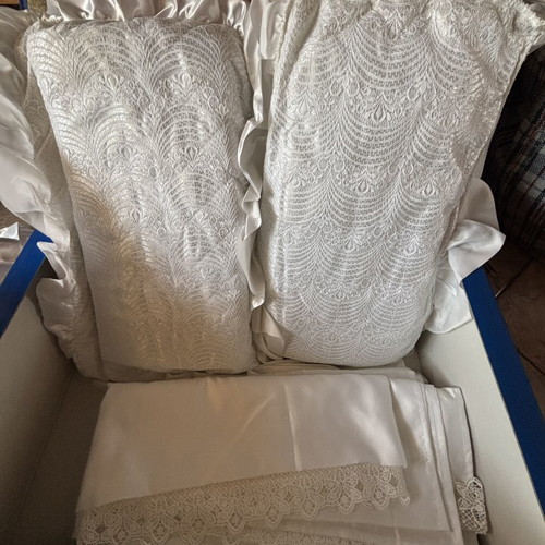 White wedding quilt set satin with lace