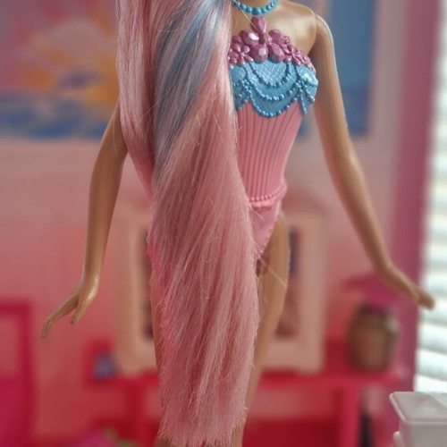 Barbie doll with very long hair like new
