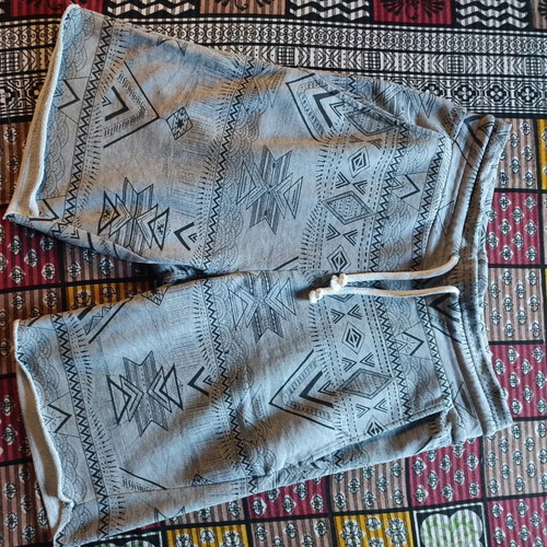 H&M Divided men's shorts S, grey ethnic pattern