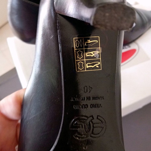 Alberto Guardiani black leather pumps like new, size 40