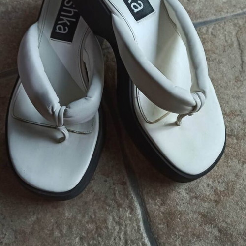 Bershka white flip flops with black sole like new, size 38