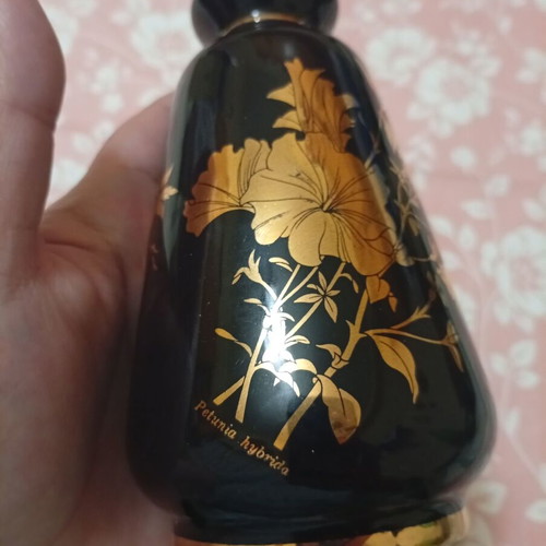 Handmade porcelain vase like new with 24k gold leafs