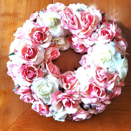 Wreath with white and pink roses and pearls new