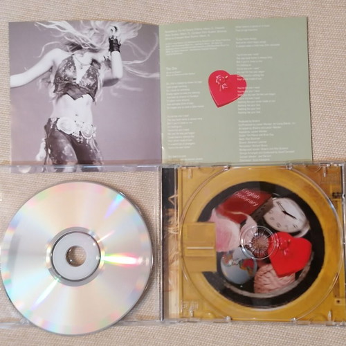 Shakira Laundry Service CD like new, Latin