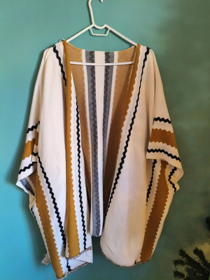 Дамска жилетка Pull & Bear като нова, размер M, бежова и кафява