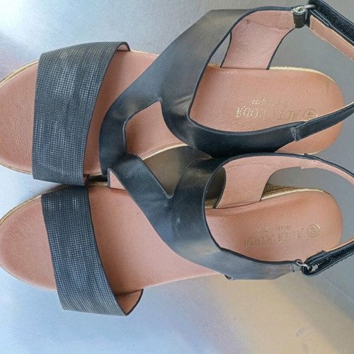 Women's black sandals like new, size 40