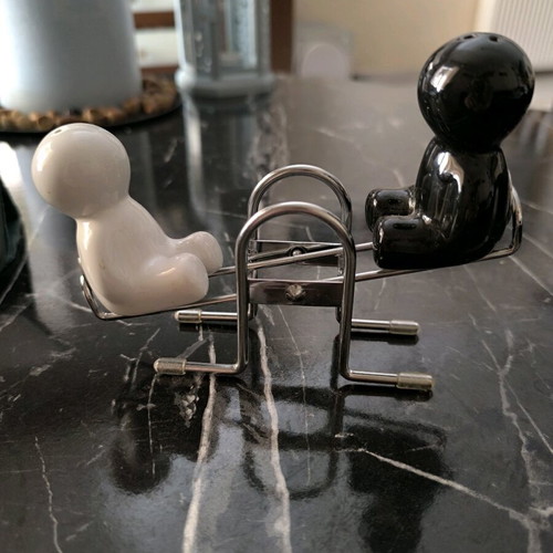 Salt and pepper shaker new from Octopus unused