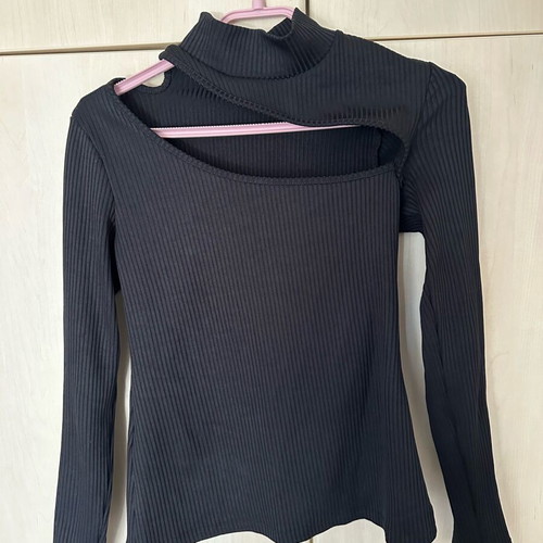 Peace and Chaos rib top with chest cutout, size m/l, like new, black