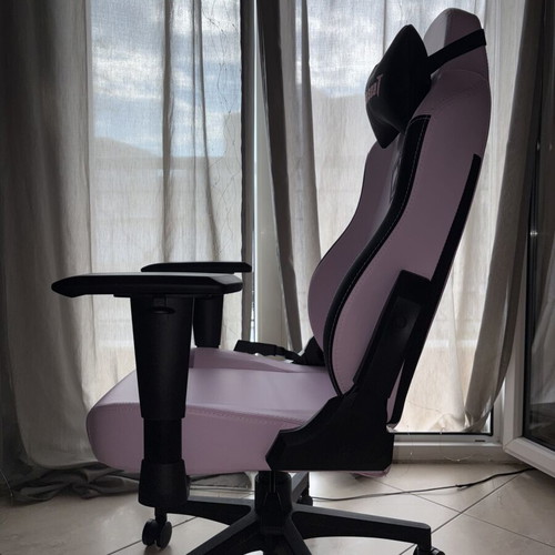 AndaSeat Pink Gaming Chair like new, ergonomic and adjustable