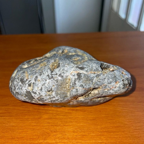 Natural stone with quartz veins new, decorative