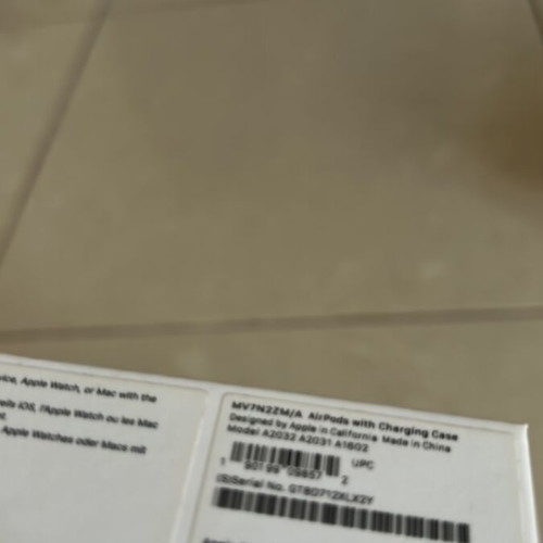 AirPods empty box like new, Apple