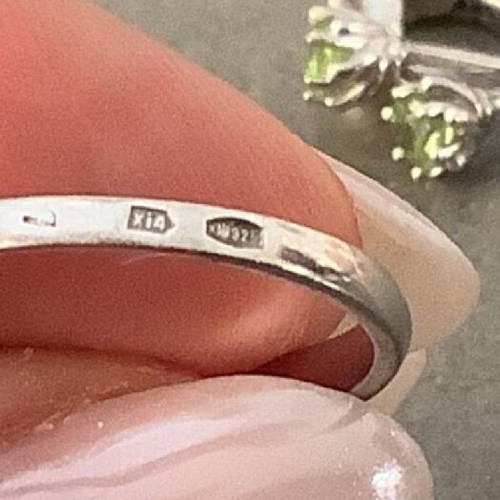 Peridot solitaire ring like new