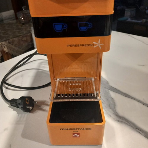 Illy Espresso Coffee Machine like new, capsule only
