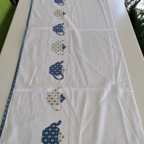 Vintage table runner with blue teapot pattern, brand new 42x120 cm