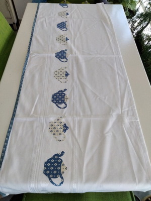 Vintage table runner with blue teapot pattern, brand new 42x120 cm