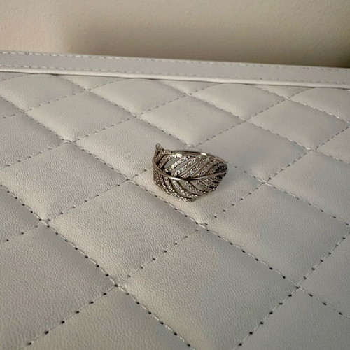 Silver ring new, very light, 1.8 cm