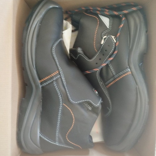 Work shoes new
