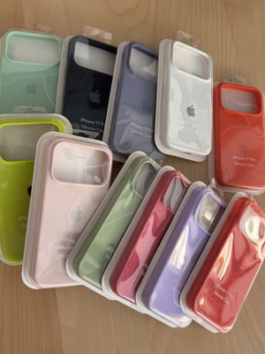 Apple Silicone Case for iPhone 17 Pro new with microfiber lining