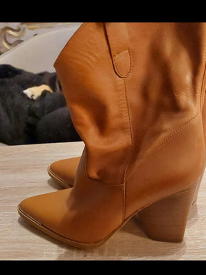 Sante brown ankle boots new and unworn, size 41