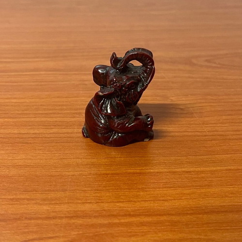 Decorative elephant figurine like new, 5cm length