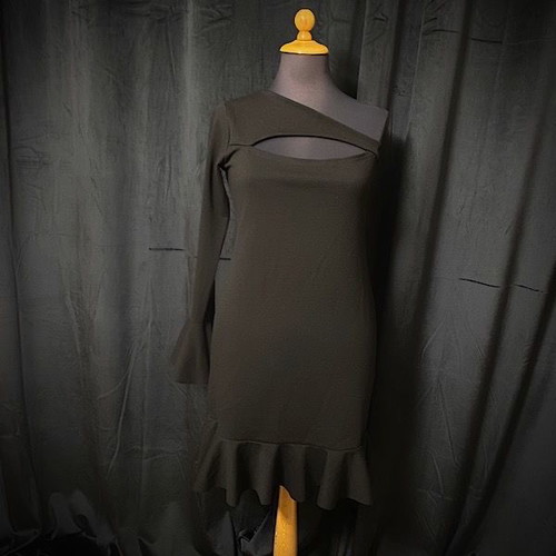 Dress new with one sleeve and ruffles black
