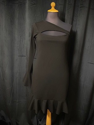 Dress new with one sleeve and ruffles black