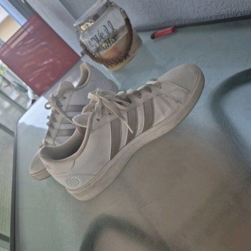 Adidas Advantage No41 1/3 athletic shoes used, white with purple stripe