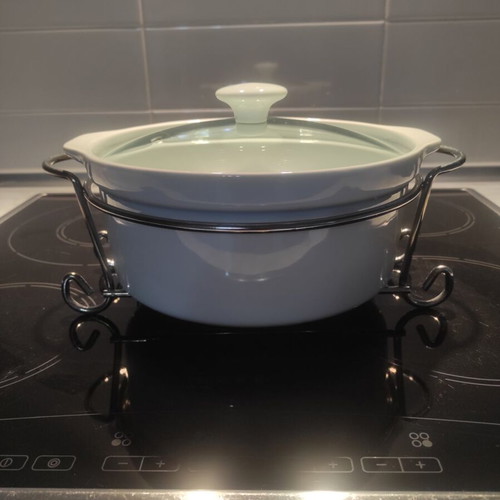 Serving dish new, heat-resistant for metal holder