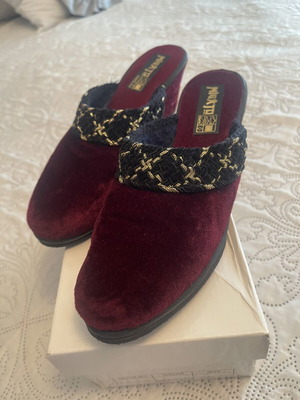 Migato women's slippers new, burgundy velvet with gold embroidery