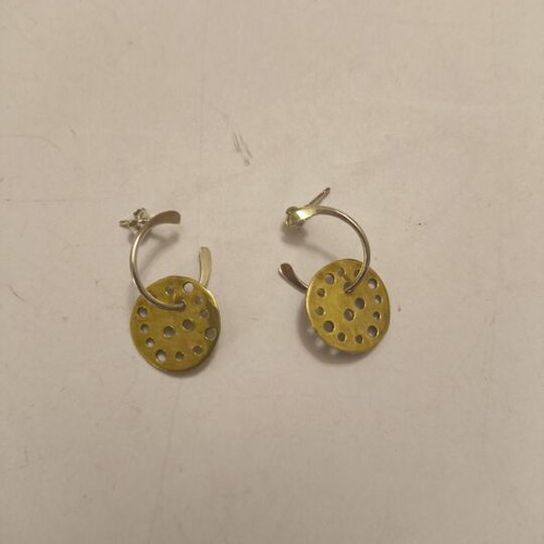 925 silver earrings like new, circle not silver