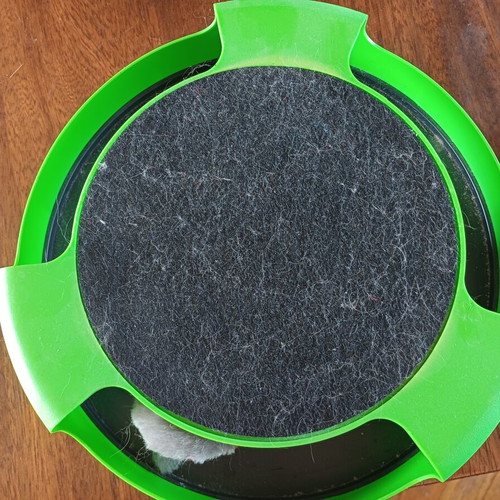 Cat toy set like new with mouse, 3 balls, and scratching post
