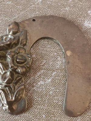 Μπρούτζινο ανάγλυφο πέταλο, 11 x 10 εκ.