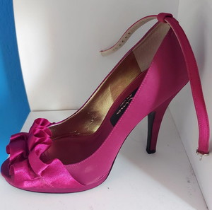 Ψηλες γοβες Ninashoes Nak στο κουτι!