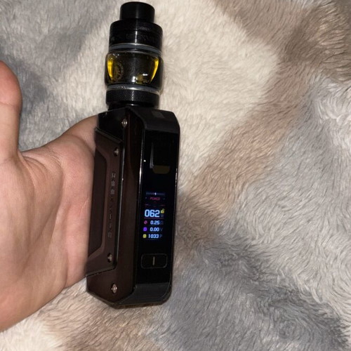 Geekvape Aegis Legend 3 like new with new batteries and coil