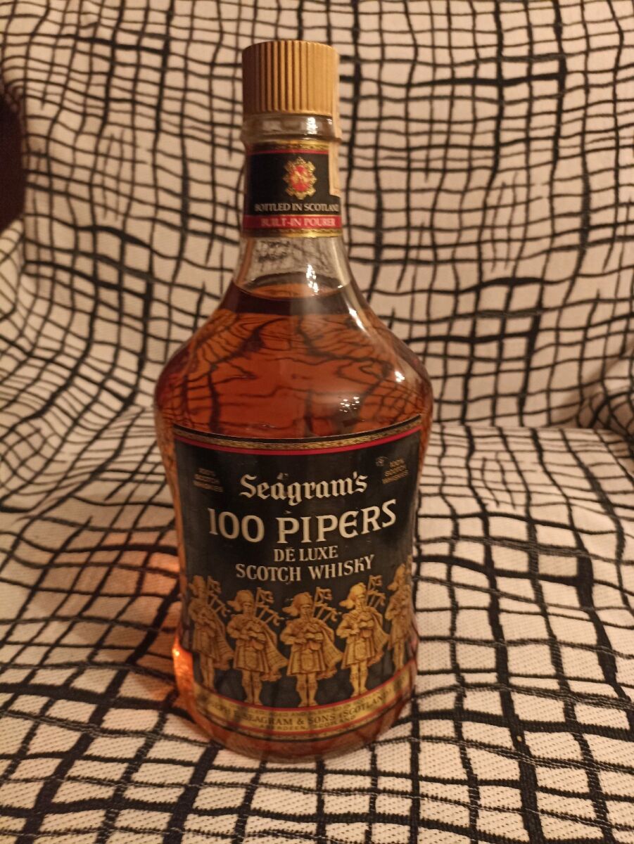 Scotch whisky Seagram's 100 PIPERS 1980… - € 125,00 - Vendora.cy