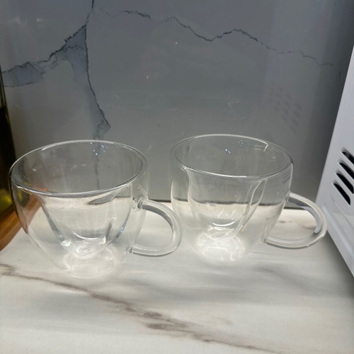 Heart-shaped mug set like new