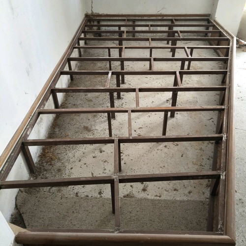 Raised floor used for desk or bed placement