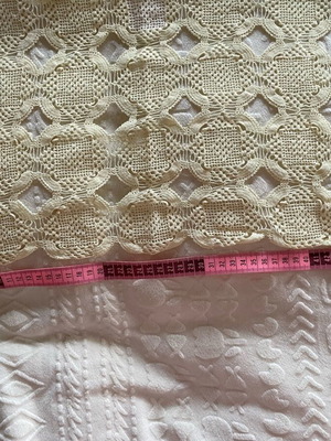 Table runner like new