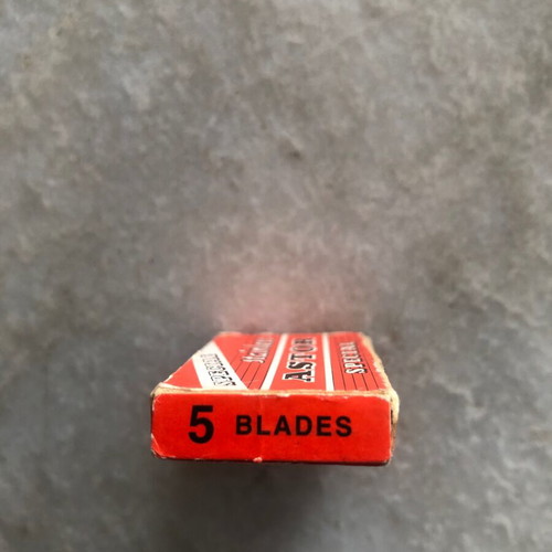 Astor vintage collectible razor blades like new, pack of 5